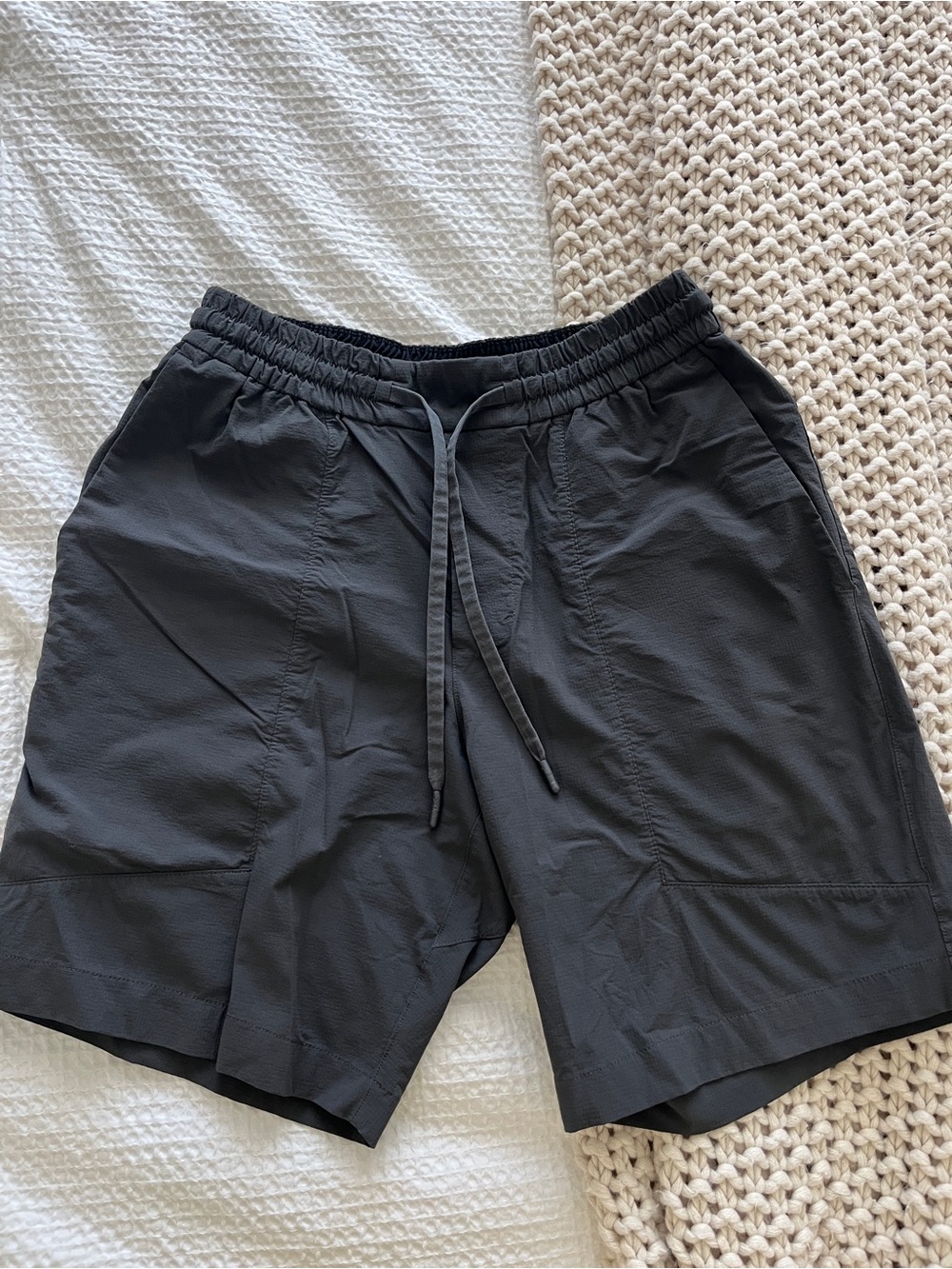 lululemon athletica Men's Charcoal Black Drawstring Athletic Shorts